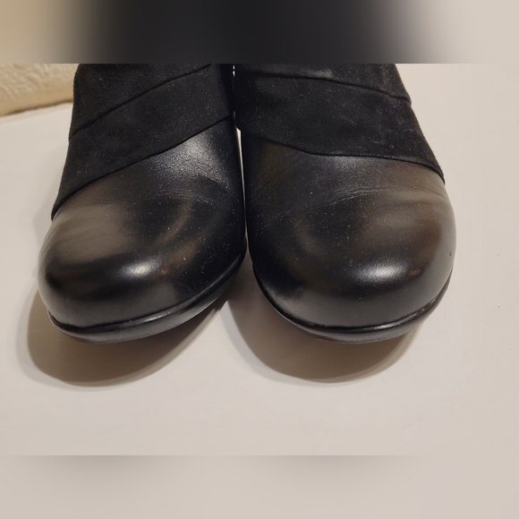 Clarks Bendables Women’s Black Leather Ankle Boots with Side Zipper US Size 9M - Picture 4 of 10